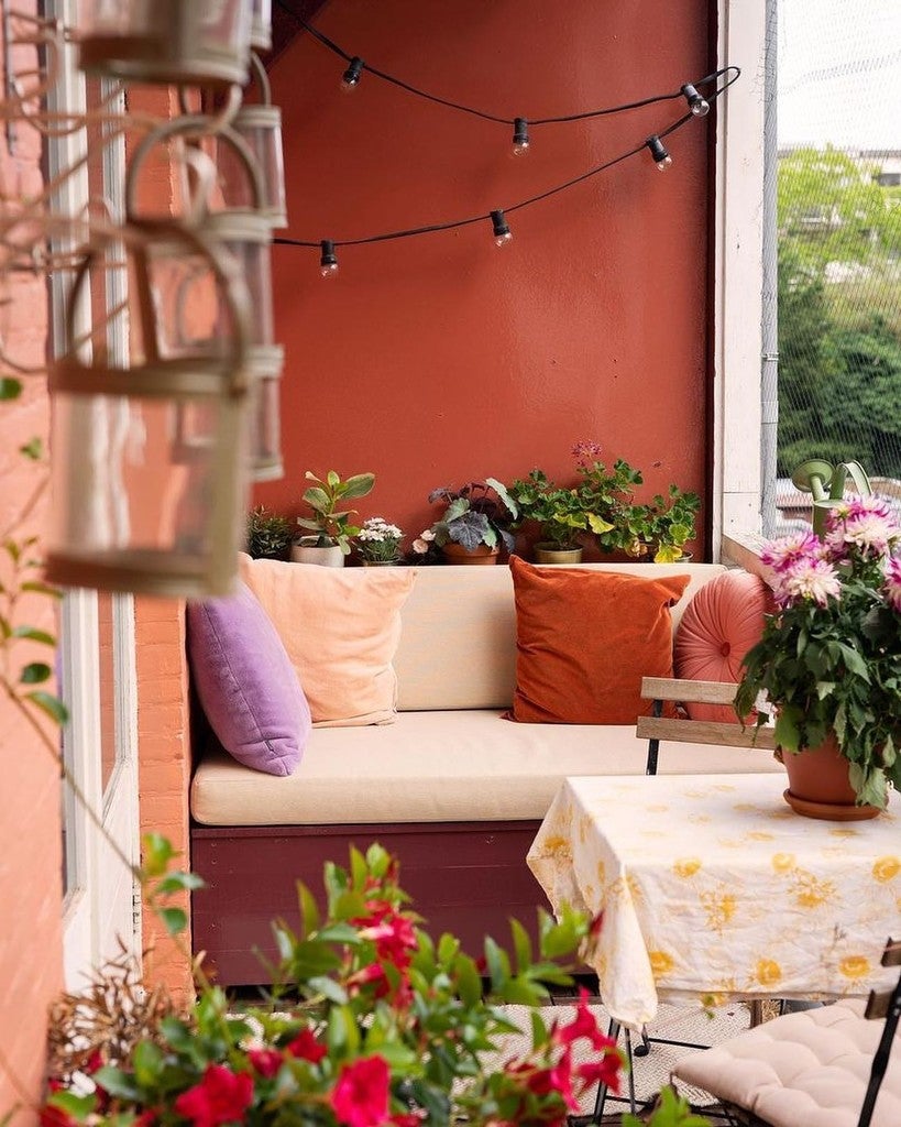 No. 42 Picture Gallery Red