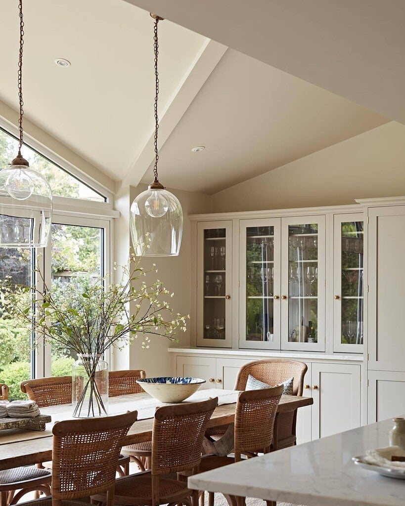 No. 282 Shadow White