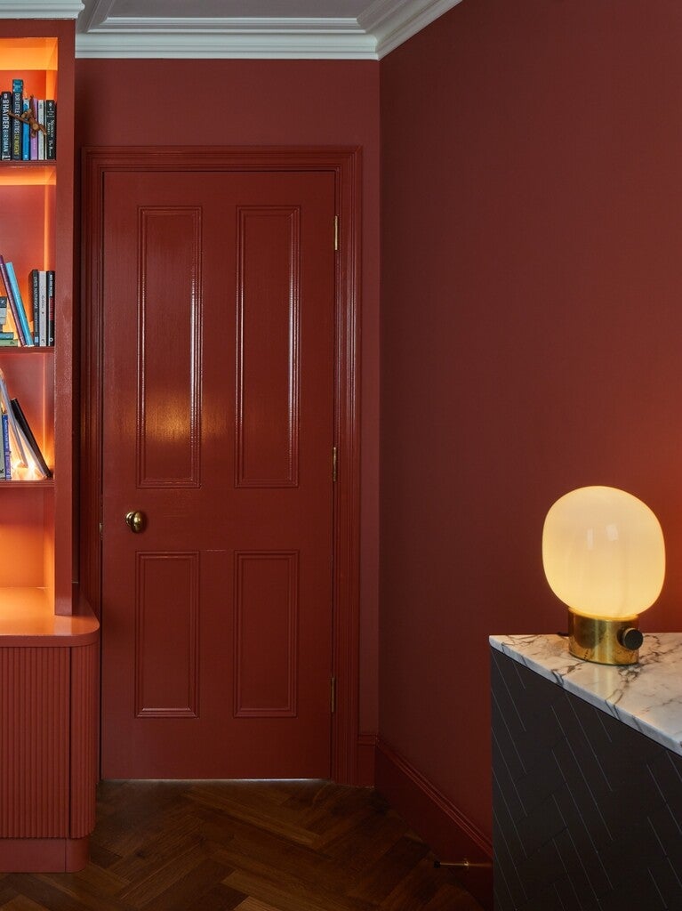 No. 42 Picture Gallery Red