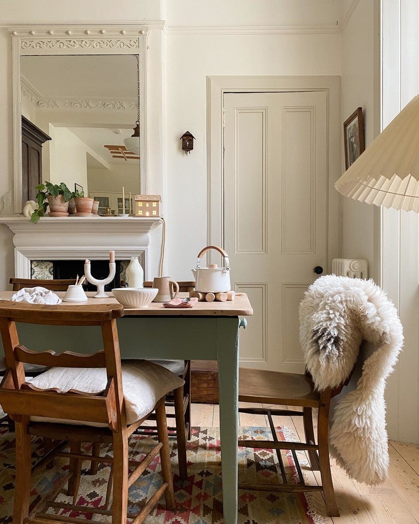 No. 282 Shadow White