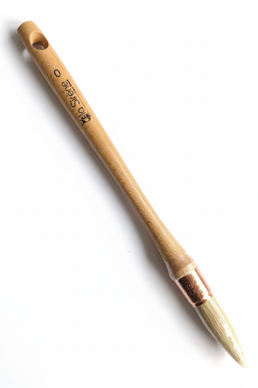Pointed Round Paint Brush Size 0 - Solid White Background