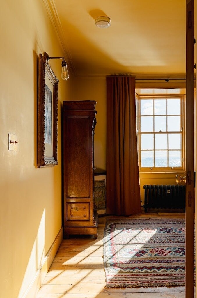 No. 218 Yellow Ground